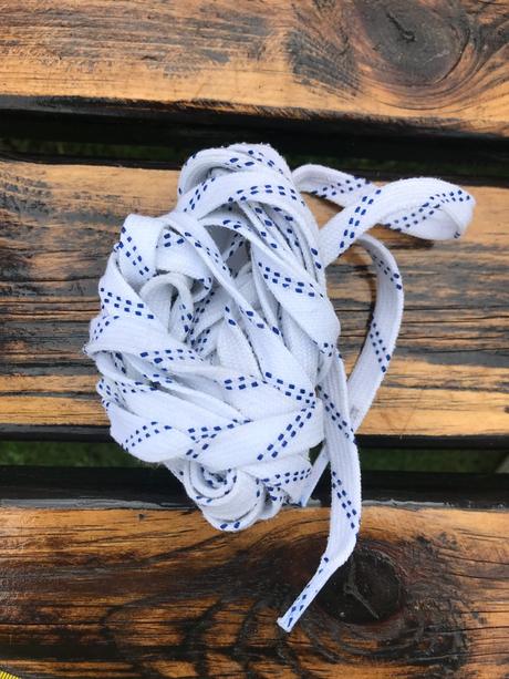 Šnúrky do korčúľ - bielomodré, 