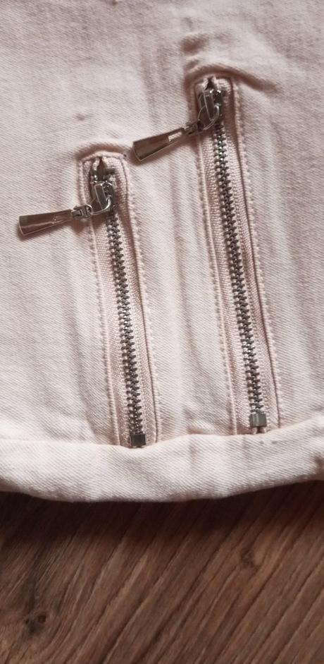 Sviatočné džínsy, new yorker,m