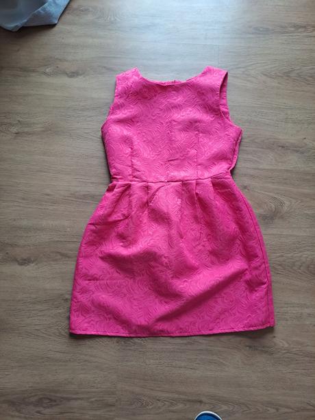 Cyklamenove šaty, s