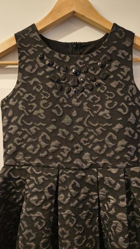 Spoločenské šatičky, 140