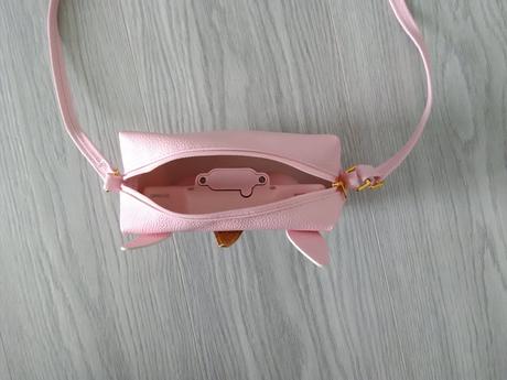 Kabelka zatvárajúca oči, 