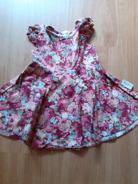 Dievčenské šaty, 68