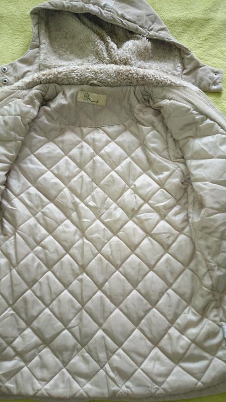 Veľmi málo nosená vetrovka, výborný stav, bhs,s