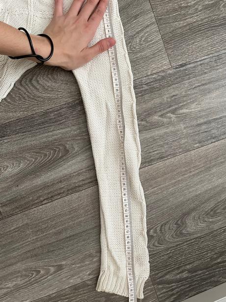 Biely sveter s kapucňou na gombíky, 146