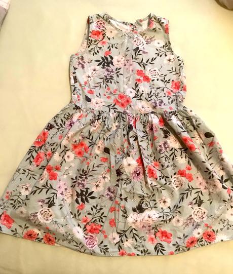 Krásne zelenkavé kvietkové šatičky veľ. 128/134, 134