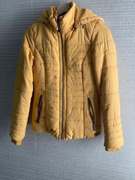 Horčicový kabát, 34