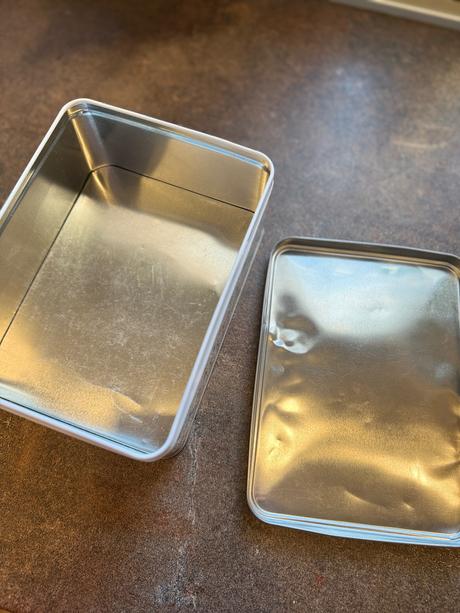 Predám plechovú dózu profissimo hviezdičky, 