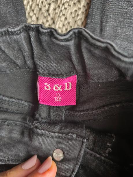 Čierne 3/4 rifle s ozdobami, 146