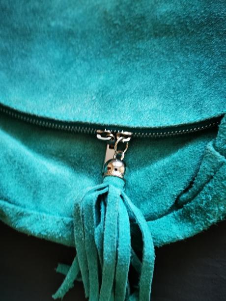 Kabelka s brúsenej kože, 