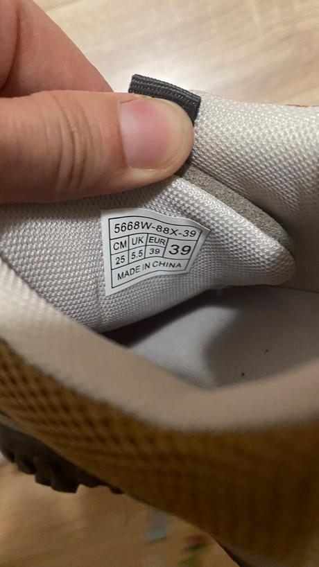 Tenisky, reserved,39