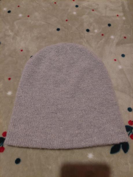 Siva zimna ciapka, reserved