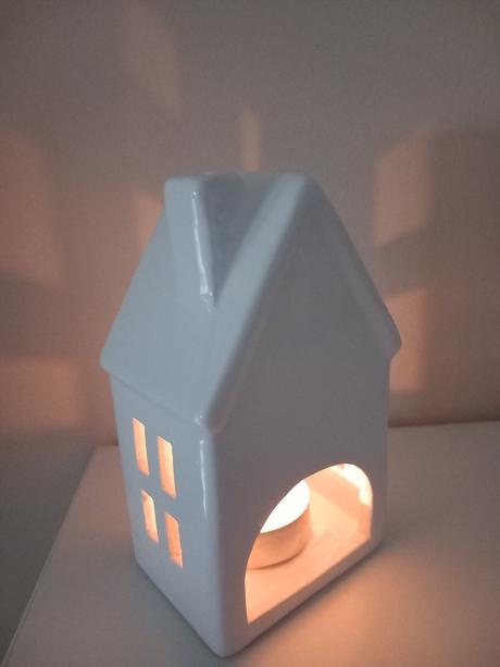 Keramický svietnik domček 13,5x7,5x6 5 cm,