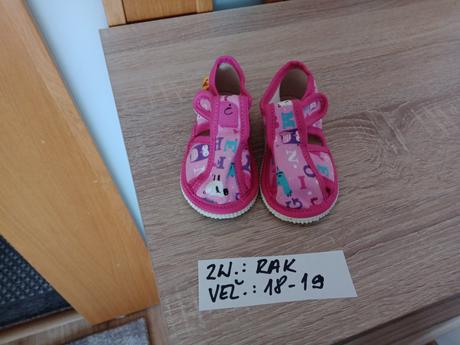 Dievčenské papučky zn.rak veľ.18-19, rak,18