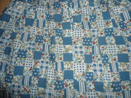 Modre tenke saty, 104