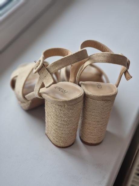 Sandále na 11 cm opätku, 38