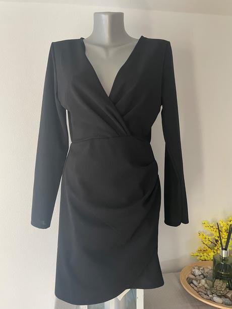 Nove saty s visackou, 