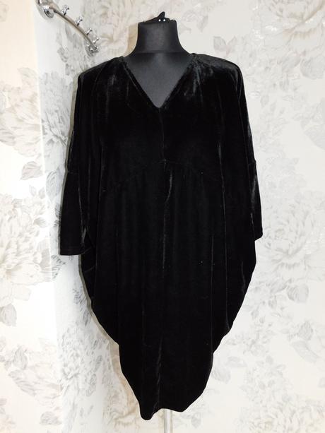 Trendy zamatove šaty, 38