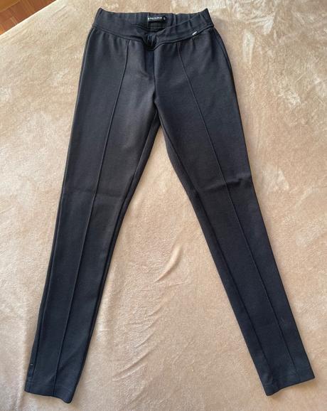 Čierne nohavicové legíny, m