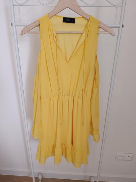 Banánovo žlté šaty s volánmi a s odhalenými ramena, mohito,xs
