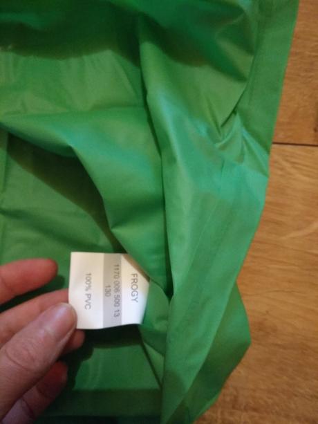 Prší plášť frogy, 122