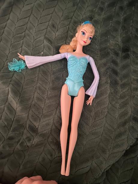 Elsa barbie, 