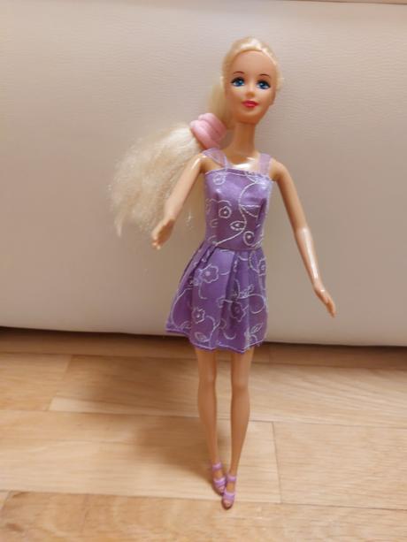 Barbie bábika, 