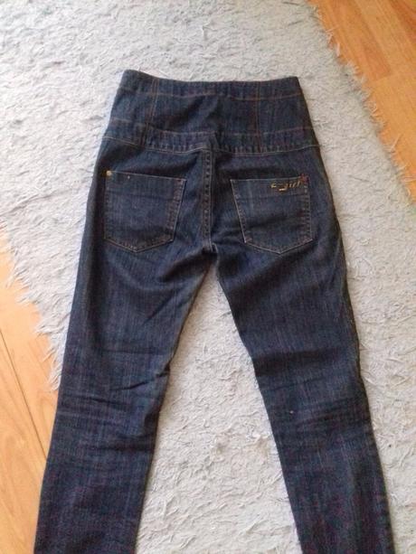 Rifle-vyvyseny pas, s