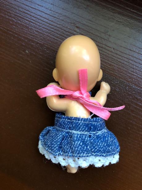 Retro malá bábika v novom šate,