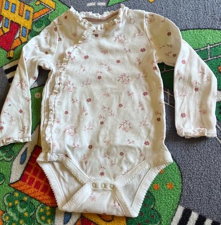 Krasne bodynko s volanikmi top stav, 86