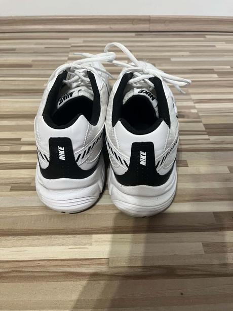 Nike initiator, nike,44