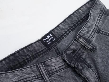 Šedo čierne pohodlné rifle, s