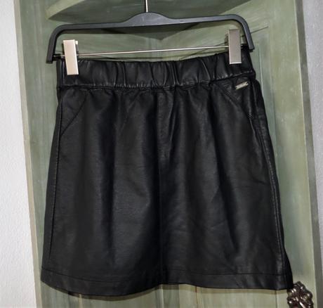 Koženková sukňa, 176