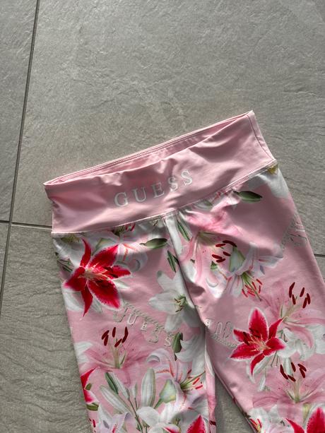 Guess elastaky mam k nim aj bundu, guess,158