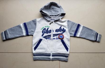 Mikina s kapucňou, 80