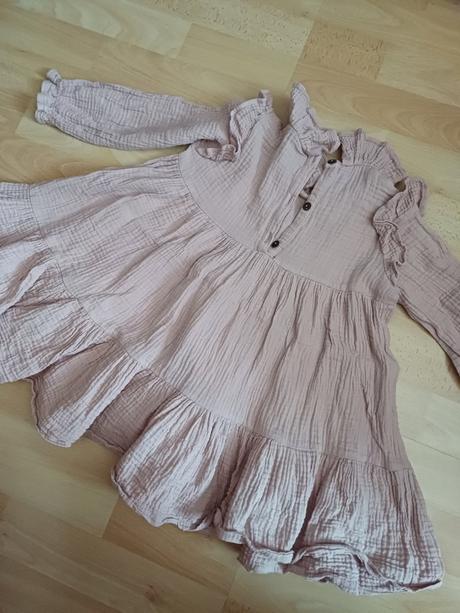 Mušelínové šaty, 110