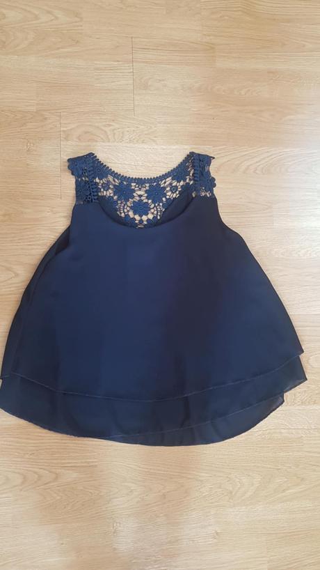 Tmavomodrá blúzka s madeirou v. m, m