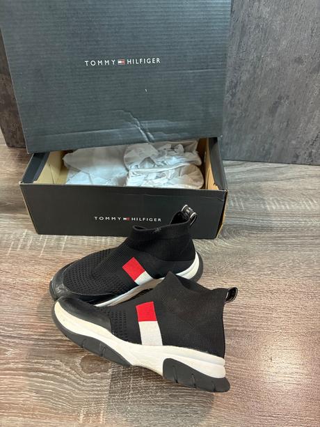 Tommy hilfiger nazuvacie tenisky č.30, tommy hilfiger,30