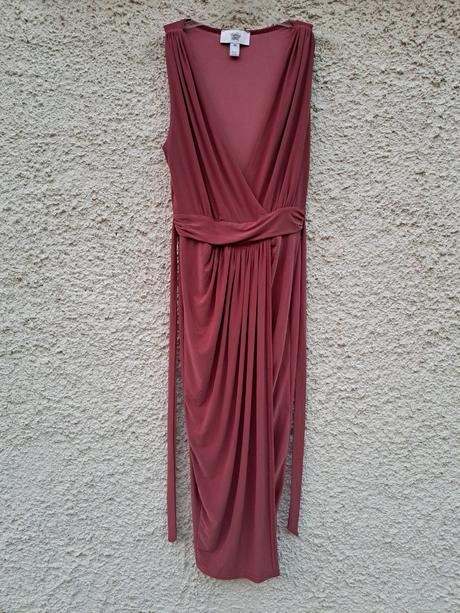 Priliehavé šaty, m