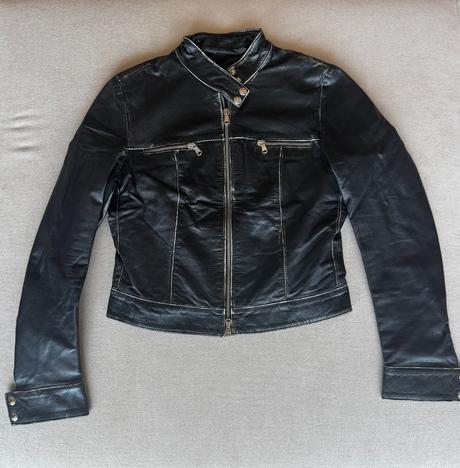 Dámska kožená bunda veľkosti s, s