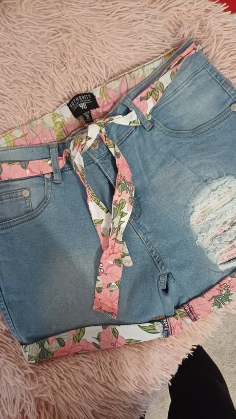 Kraťasy, authority,s