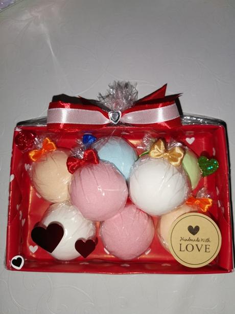 Srdiečková darčeková sada plná šumiviek do kúpeľa, 