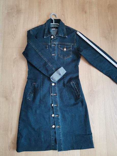 Riflove sztečové šaty, s