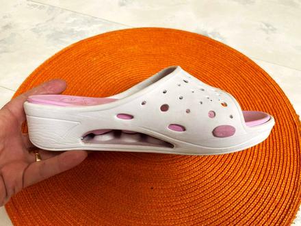 Gumené šlapky na platforme, 38