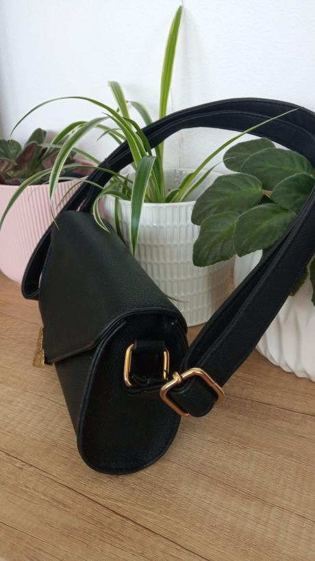 Kabelka mala, reserved