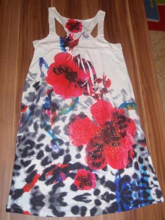 Zaujímavé šaty, 36