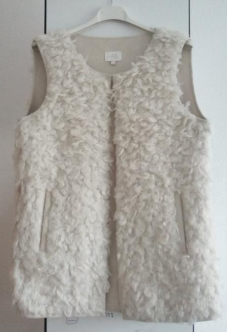 Pekná zaujímavá vesta, s