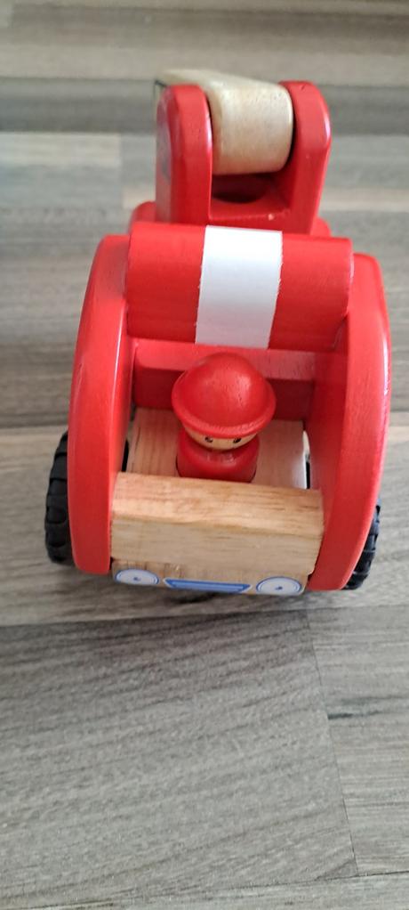 Malé drevené auto hasič, 