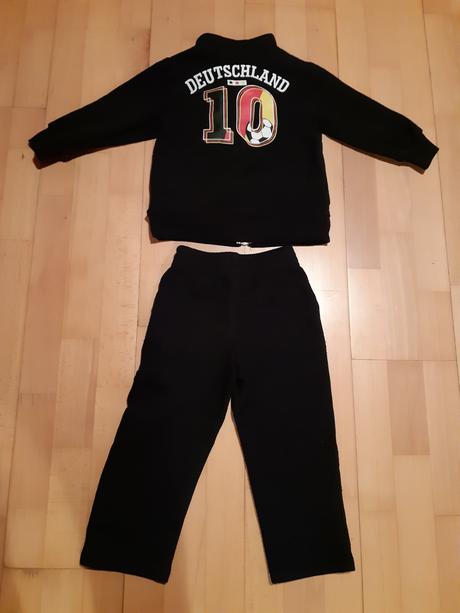 Veľmi pekná tepláková súprava, 104