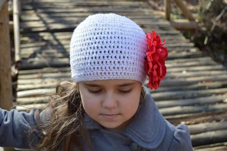 Háčkovaná čiapočka s kvetom, <50 - 158