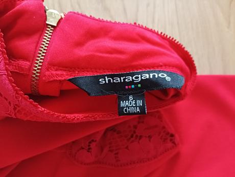 Pekné červené šaty s čipkou, m